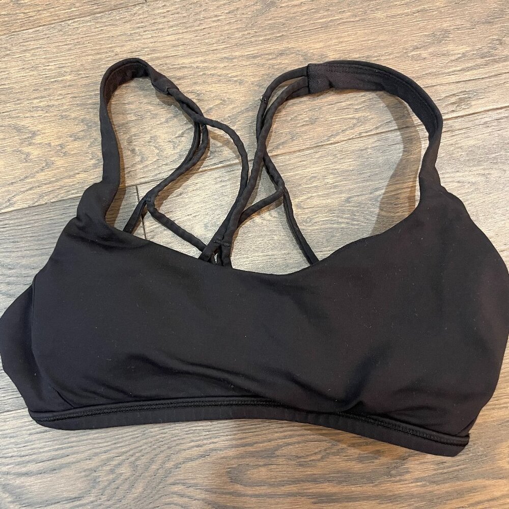 black lululemon sports bra